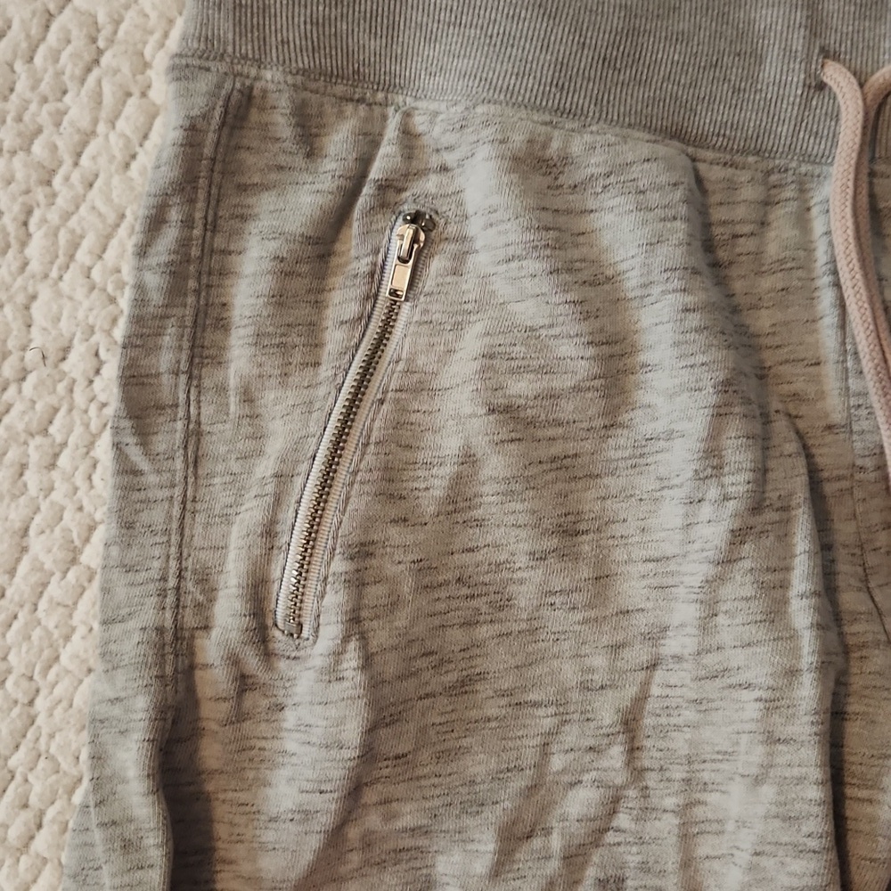 Victoria's Secret Loungewear Long Sleeve Top And Cropped Sweatpant Joggers Set - Picture 8 of 12